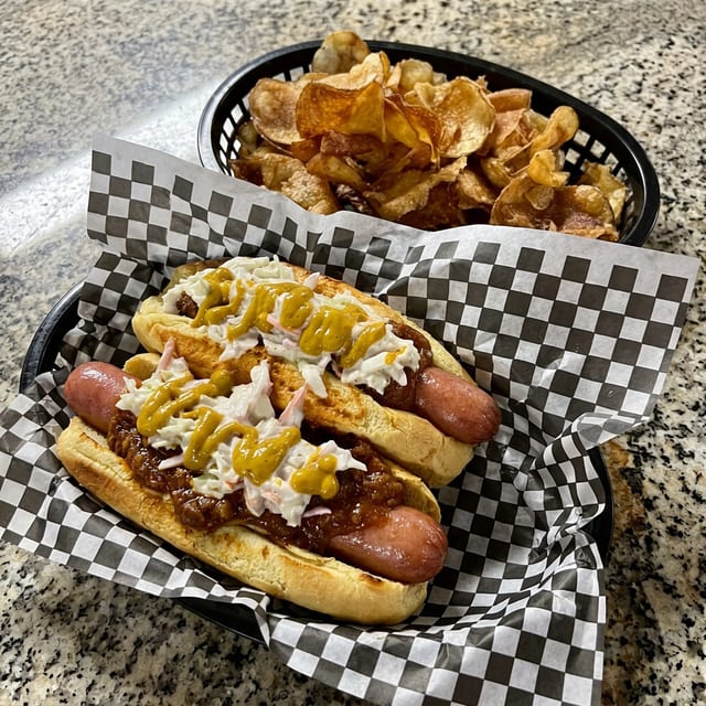 (2) HOT DOG.